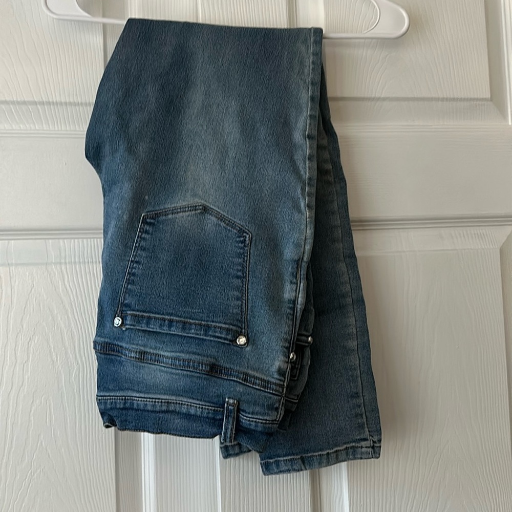 Venus Jean. Size 8 short
